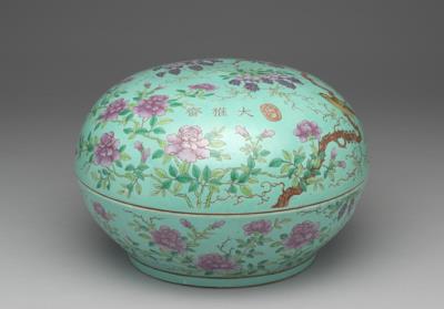 图片[3]-Covered box with birds and flowers in lake-green ground and fencai polychrome enamels, Qing dynasty, Guangxu reign, 1874-1908-China Archive